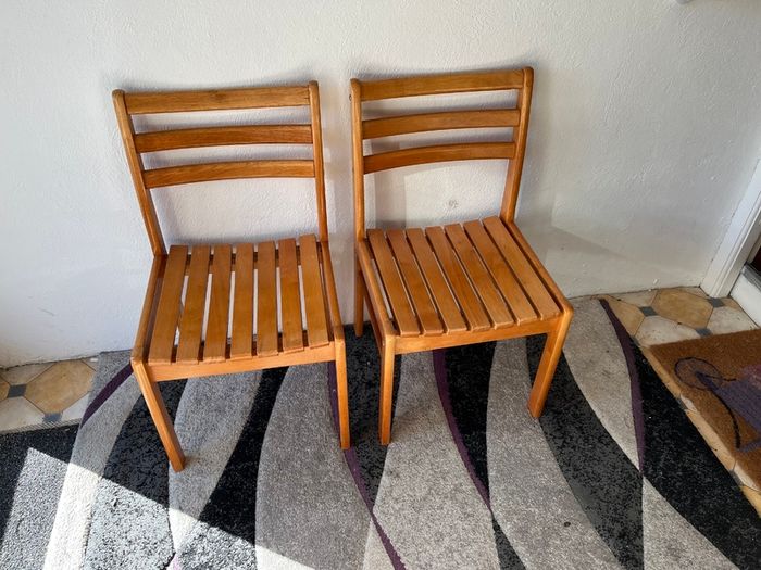 kitchen table and chairs