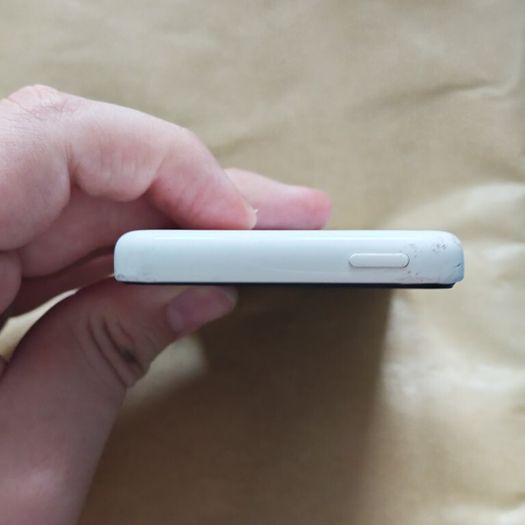 Apple iPhone 5c - 8GB - White - Activation locked - Parts only