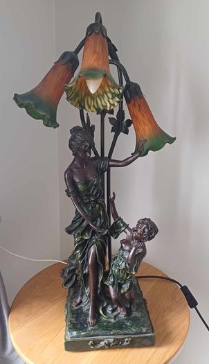 Lady & Children Dancing 3 Shades lamp