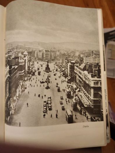 Heimat Der Regenbogen. ( Home Of The Rainbow) By A.e. Johann. First Edition Large Volume Hardback In Good Condition