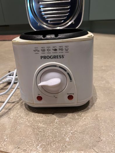 Compact Progress Deep Fat Fryer in Good Condition