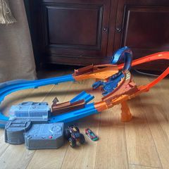 Hot Wheels Scorpion Motorised Raceway