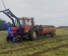 International 585xl tractor