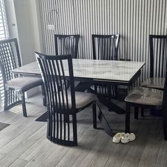 table and 6 chairs