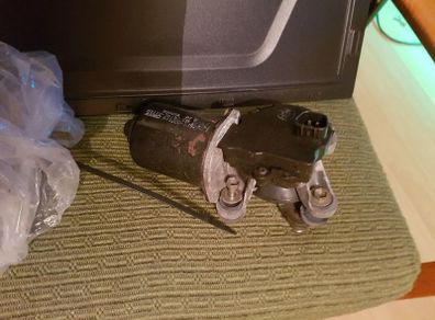 Toyota hiace windscreen wiper motor
