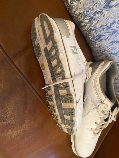 Golf shoes