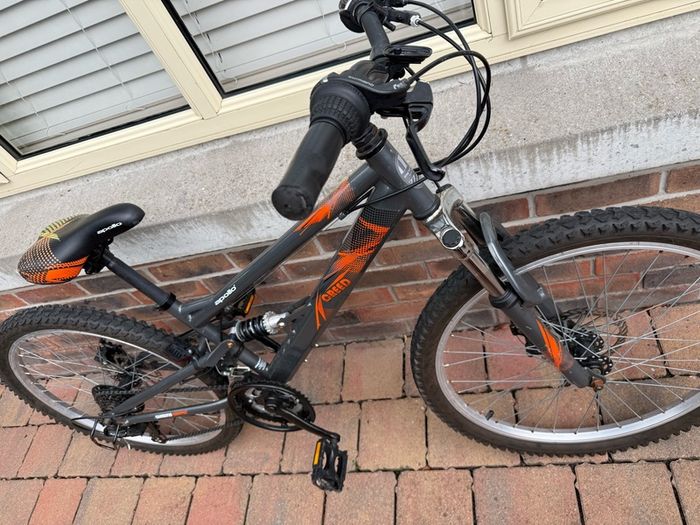 Apollo Creed 24 Mountain Bike  24 inch weels