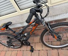 Apollo Creed 24 Mountain Bike  24 inch weels