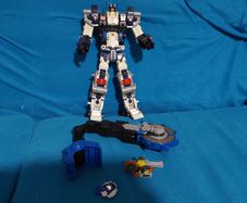 Transformer Metroplex Cybertron
