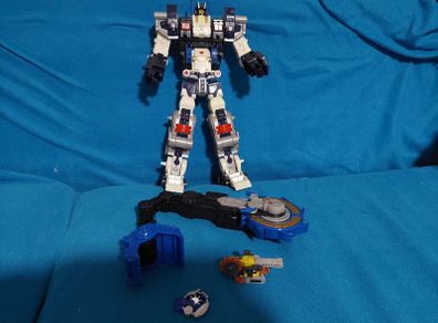 Transformer Metroplex Cybertron