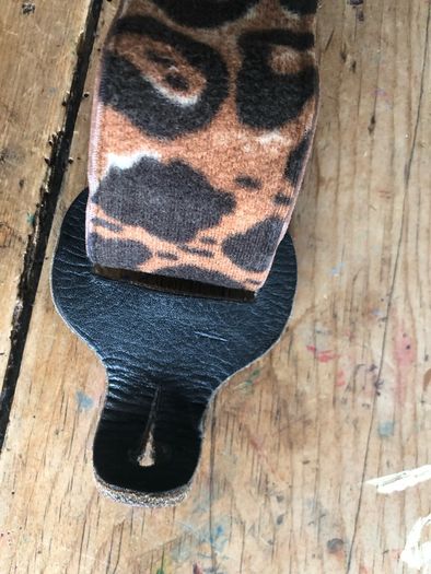 2 x vintage guitar straps