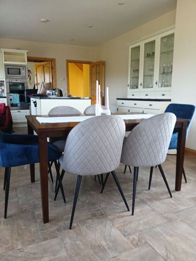Dining chairs x4
