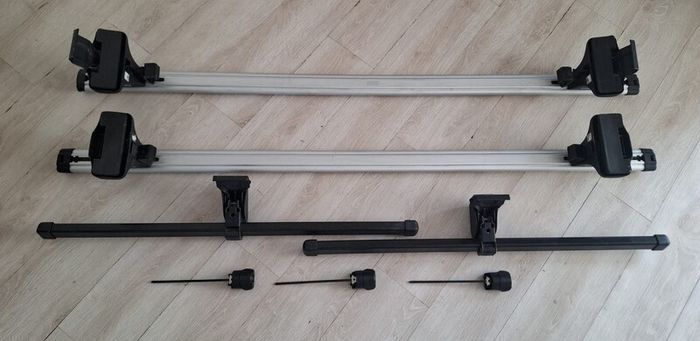 Thule AeroBars Rapid System Roof Rack and 777 Adapter