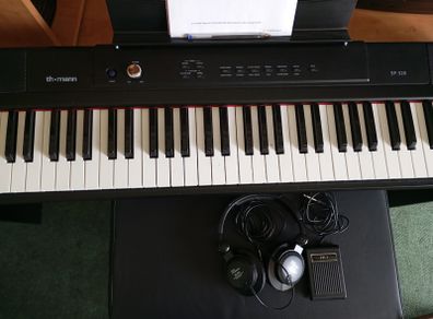 Thomann SP-320. Digital Piano Bundle
