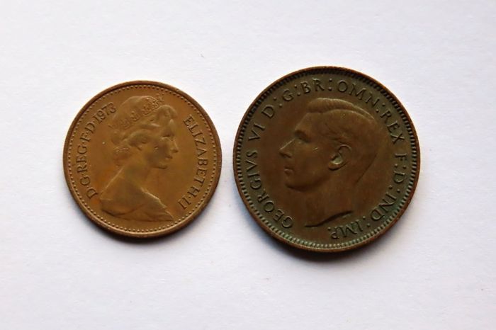 2 old British coins half new penny & farthing