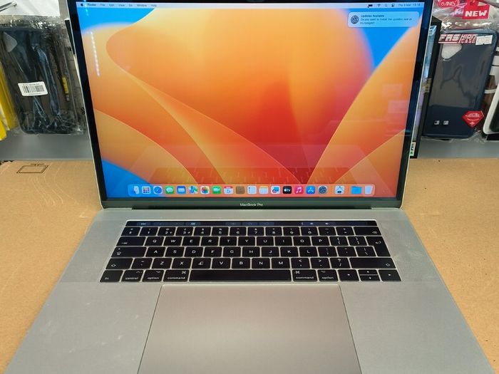 Touch Bar Apple MacBook Pro 15 A1707 (2017) 15.4'' Intel i7 @ 2.80 GHz 512GB SSD 16GB RAM Space Grey (Battery Cycle: 839)