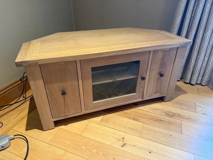 Solid Oak Corner TV Unit / Media Cabinet  Excellent Condition