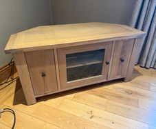 Solid Oak Corner TV Unit / Media Cabinet  Excellent Condition