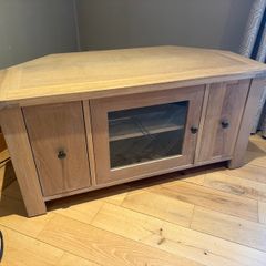 Solid Oak Corner TV Unit / Media Cabinet  Excellent Condition