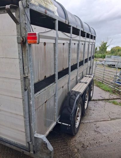 Cattle Trailer Tri Axel for Sale