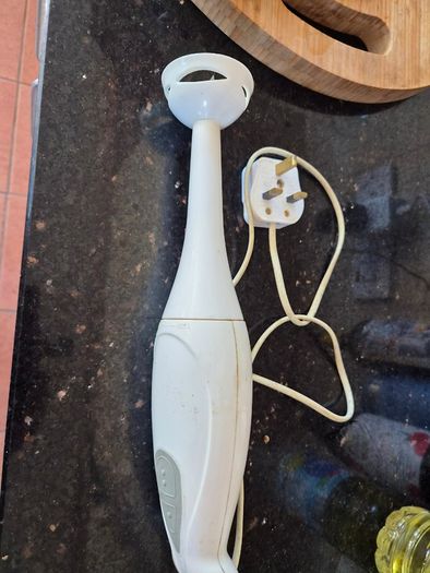 Hand mixer