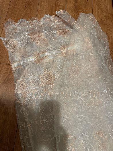 Voile / lace curtains