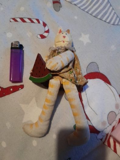 Sitting cat ornaments