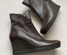 Jose Saenz wedge ankle boots