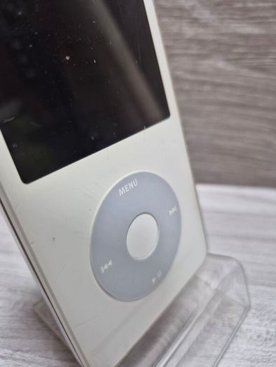Apple iPod Classic 5th Generation White A1136 30GB With Songs