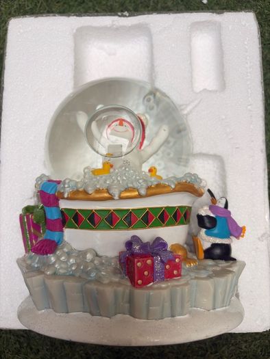 Waterford Holiday Heirlooms Musical Snow Globe