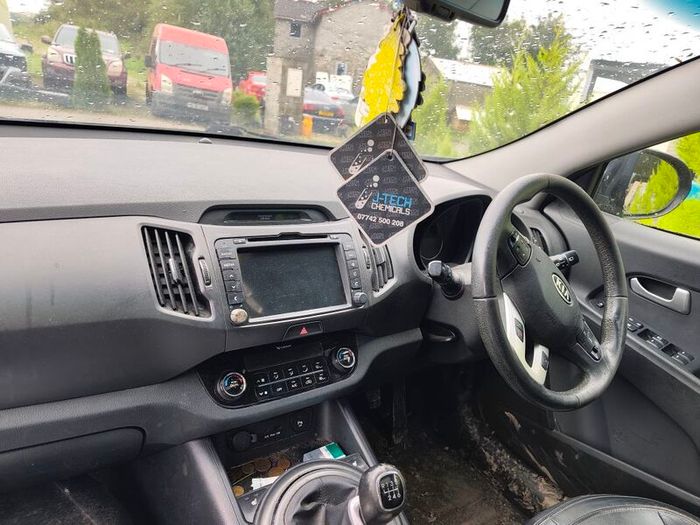 2015 kia sportage 1.7 diesel breaking  Also breaking Transit mk6 mk7 mk8 Mini Cooper 2007 1.6 petrol Vw caddy 1.9 tdo 2.0 sdi Vw cc 2.0 2008 Vw Passat 2.0 tdi 2008 Skoda Fabian 1.9 tdi 2008 Range Rover evoque 2.0 2.2  Land Rover discovery sport 2.0 2.2 Re