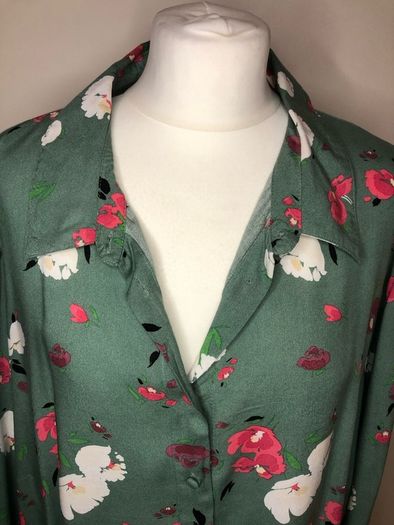 JD Williams green floral blouse (size 28)