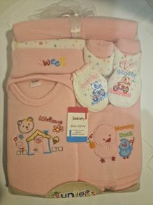 Brand New 8pc Baby Girl Gift Set - Pink Blanket & Clothes (NIB)