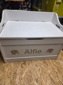 Kids storage bench