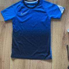 Boys Nike T-shirt 8-9 years