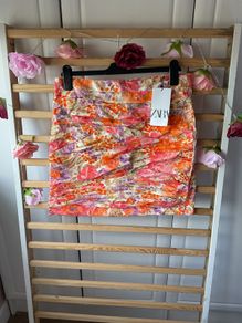 skirt Bnwt Zara floral mini skirt size large
