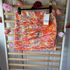 skirt Bnwt Zara floral mini skirt size large