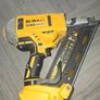 dewalt nails gun Image 2
