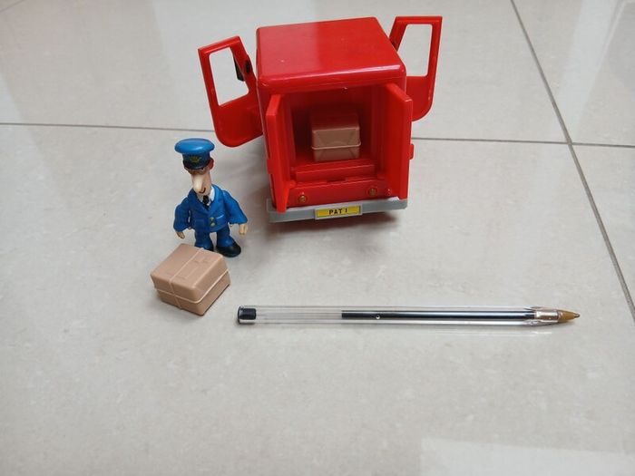 postman pat