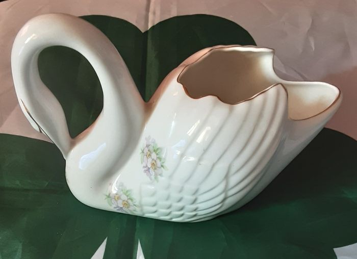 Royal tara swan
