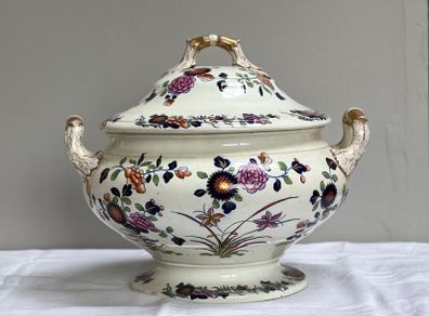 Large Georgian Tureen with Chinese Flower design  by Spode circa 1820