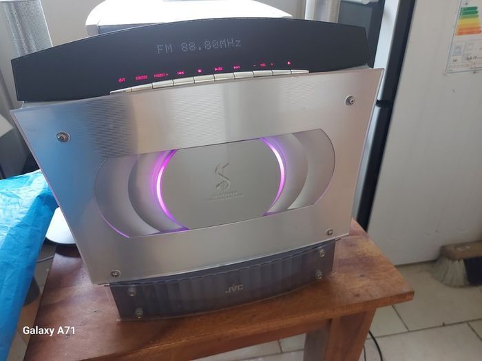 JVC VS-DT2000R Compact Component Music System, Radio, CD, Powered Subwoofer SP-PW2 and 2 Direct Drive Stick speakers