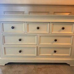chest of drawers / side table