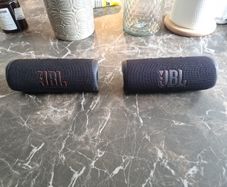 2 JBL flip 6  Bluetooth speaker.