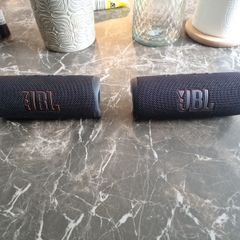 2 JBL flip 6  Bluetooth speaker.