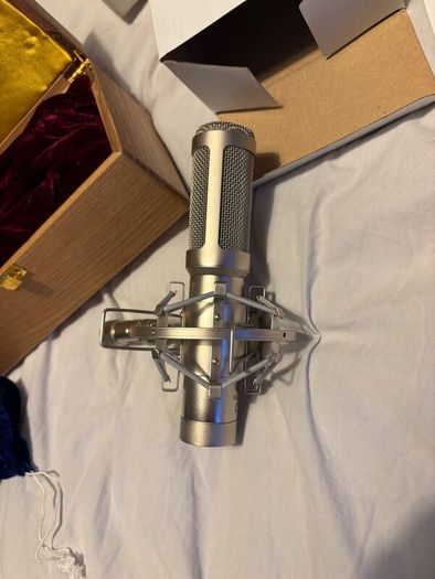 Peluso R14 ribbon microphone