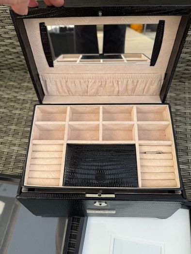 Frames and jewellery box