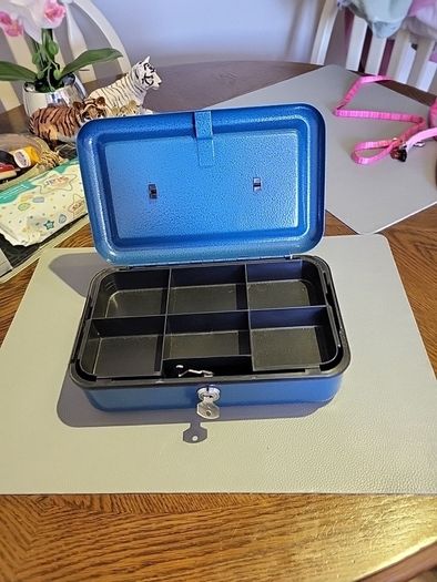 Cash box