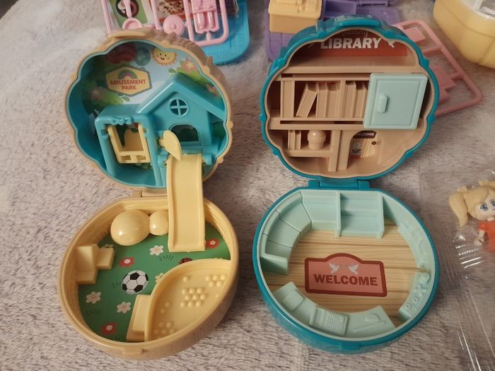 Polly Pocket style toys