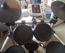 Electronic drum kit